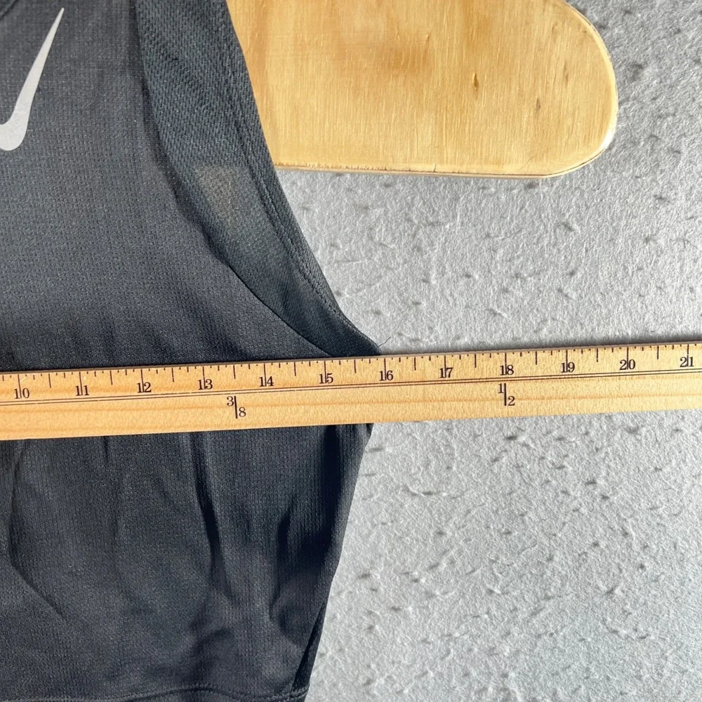 1135 | NWT Nike Dri-FIT Athletic Performance Cropped Tank Top Black Womens S